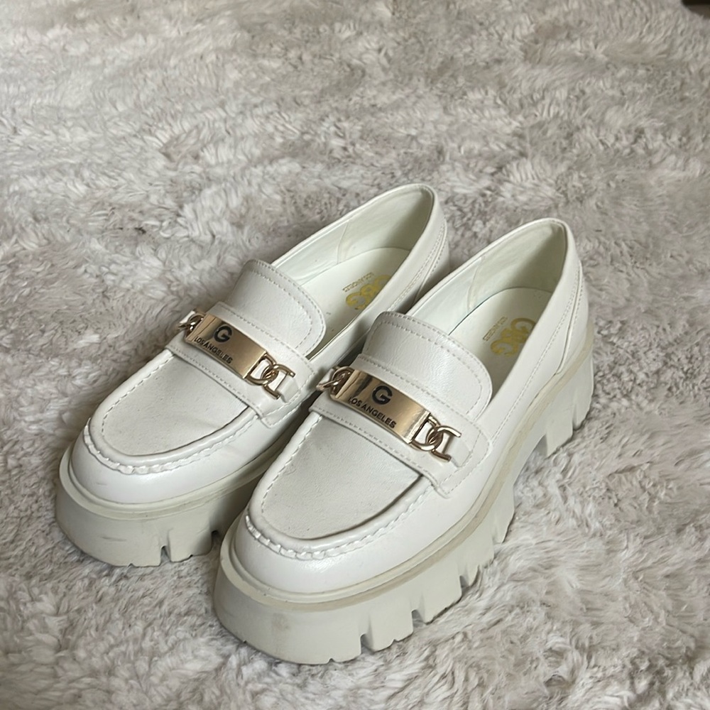 G Los Angeles Flats/loafers, white with golden band - size 7 women’s